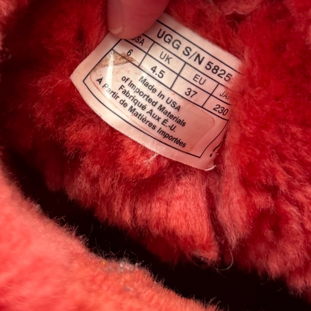 UGG Australia Women’s Classic Short Boots Size 6 Coral Winter Shearling Boots - Picture 8 of 9